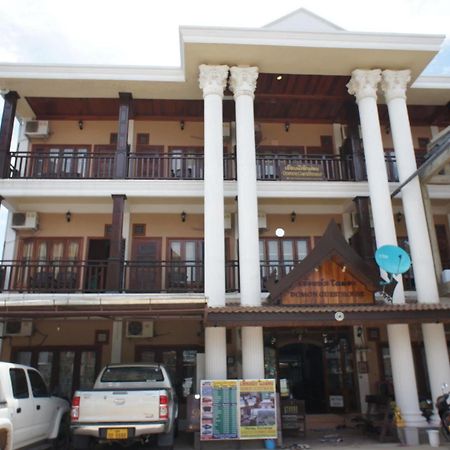 Domon Hotel Ванг-Виенг Экстерьер фото