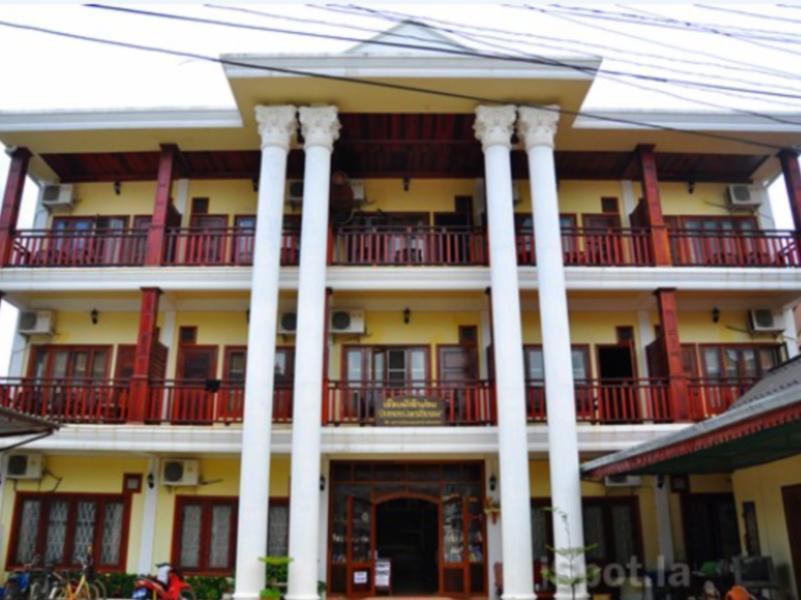 Domon Hotel Ванг-Виенг Экстерьер фото