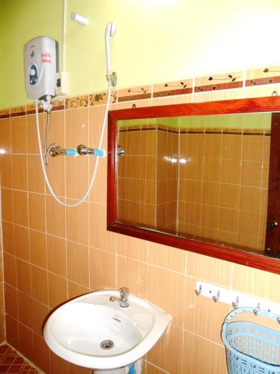 Domon Hotel Ванг-Виенг Экстерьер фото