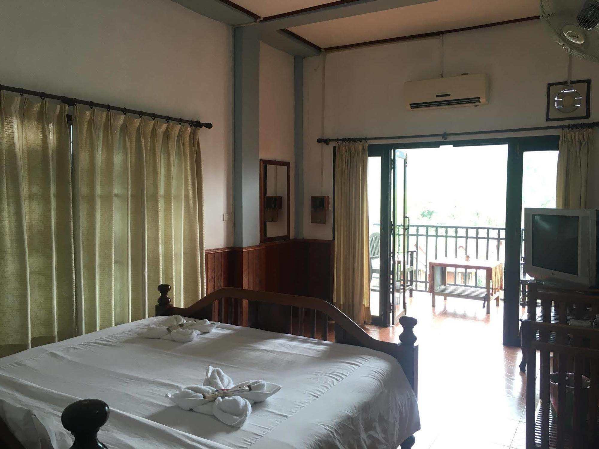 Domon Hotel Ванг-Виенг Экстерьер фото