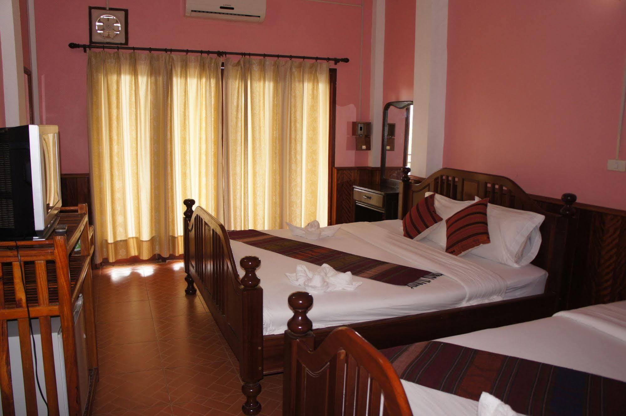 Domon Hotel Ванг-Виенг Экстерьер фото
