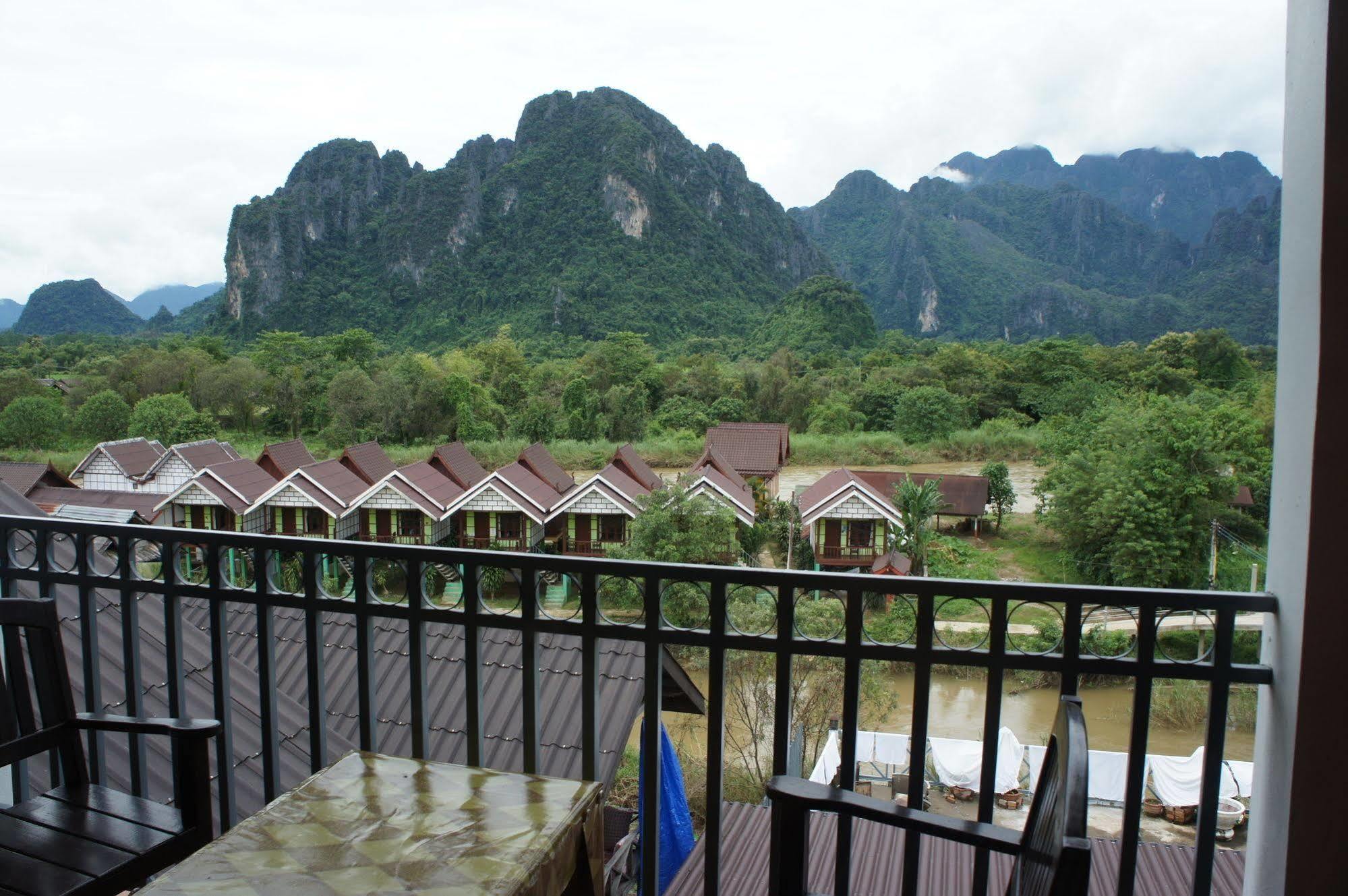 Domon Hotel Ванг-Виенг Экстерьер фото